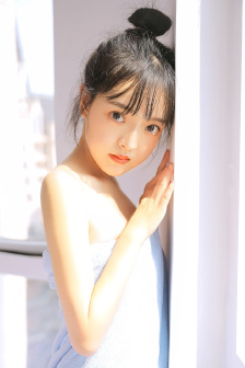 《年轻女教师》hd在线